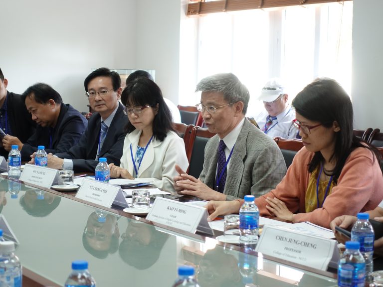 Delegates from the “New South Bound Policy” Project and TEA visited several leading universities located in the capital city of Vietnam, Hanoi, including, Vietnam National University, VNU University of Language and International Studies, Hanoi National University of Education, University of Economics and Business, University of Social Sciences and Humanities, and Foreign Trade University. All participants of the meeting engaged in a heated discussion on future cooperation.