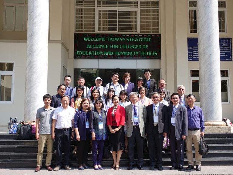 Delegates from the “New South Bound Policy” Project and TEA visited several leading universities located in the capital city of Vietnam, Hanoi, including, Vietnam National University, VNU University of Language and International Studies, Hanoi National University of Education, University of Economics and Business, University of Social Sciences and Humanities, and Foreign Trade University. All participants of the meeting engaged in a heated discussion on future cooperation.