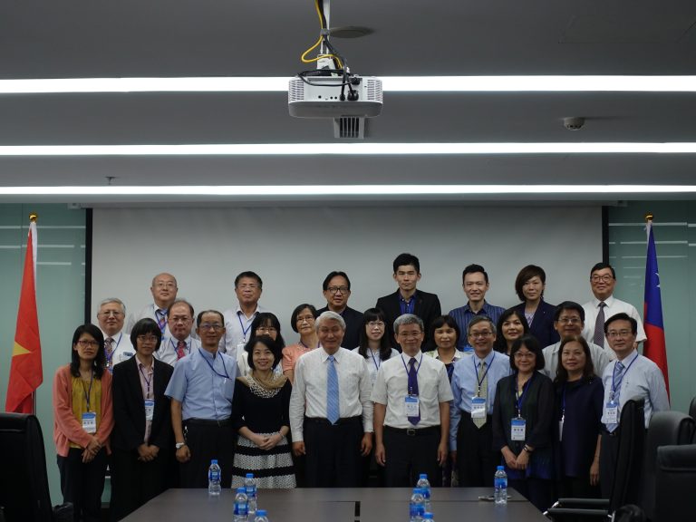 Delegates from the “New South Bound Policy” Project and TEA visited several leading universities located in the capital city of Vietnam, Hanoi, including, Vietnam National University, VNU University of Language and International Studies, Hanoi National University of Education, University of Economics and Business, University of Social Sciences and Humanities, and Foreign Trade University. All participants of the meeting engaged in a heated discussion on future cooperation.