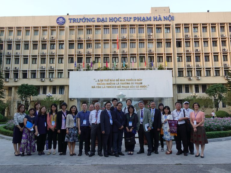 Delegates from the “New South Bound Policy” Project and TEA visited several leading universities located in the capital city of Vietnam, Hanoi, including, Vietnam National University, VNU University of Language and International Studies, Hanoi National University of Education, University of Economics and Business, University of Social Sciences and Humanities, and Foreign Trade University. All participants of the meeting engaged in a heated discussion on future cooperation.