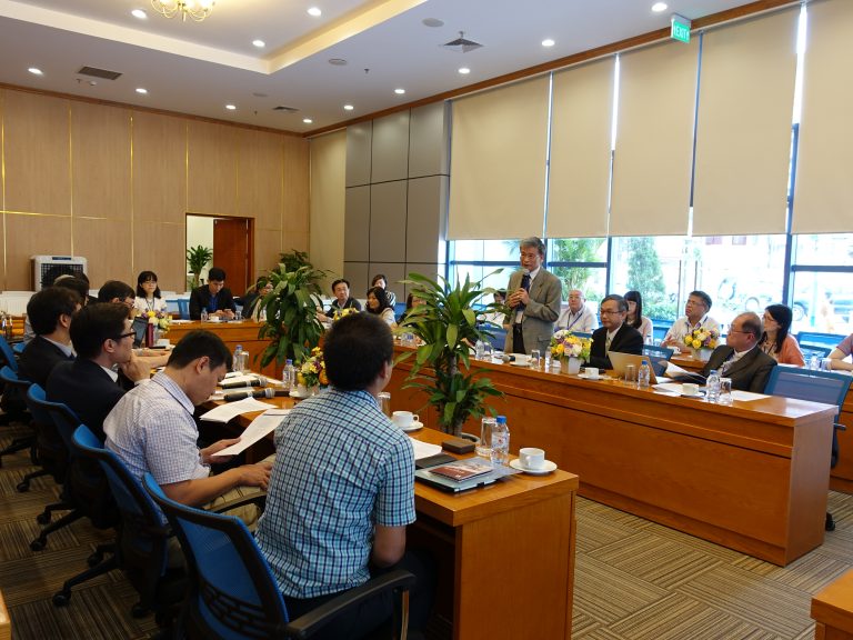 Delegates from the “New South Bound Policy” Project and TEA visited several leading universities located in the capital city of Vietnam, Hanoi, including, Vietnam National University, VNU University of Language and International Studies, Hanoi National University of Education, University of Economics and Business, University of Social Sciences and Humanities, and Foreign Trade University. All participants of the meeting engaged in a heated discussion on future cooperation.