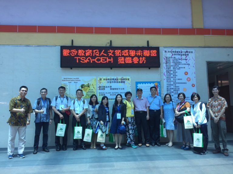 Delegates from the “New South Bound Policy” Project and TEA visited several leading universities located in Jakarta and Kota Bandung, Indonesia, including Universitas Indonesia, Universitas Pendidikan Indonesia, and Universitas Katolik Parahyangan. All participants of the meeting proposed and discussed several concrete cooperation possibilities based on the strength and advantage of each university.