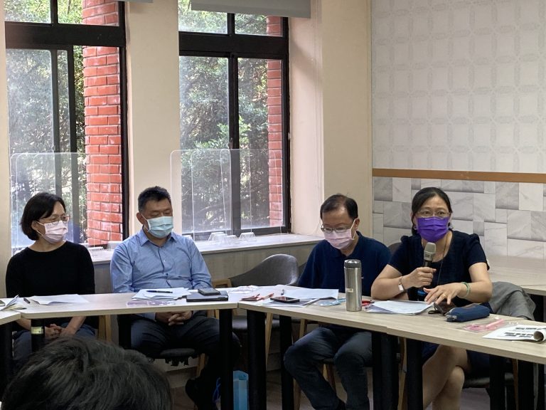 本院於2024年3月28日邀請國立臺中教育大學師資培育處師長們與本院師長進行雙邊交流,討論現今輔導教師師資培育的現況與未來發展,此次活動促進兩校師長彼此分享現場觀察,互相交流精進師資教育之培訓。